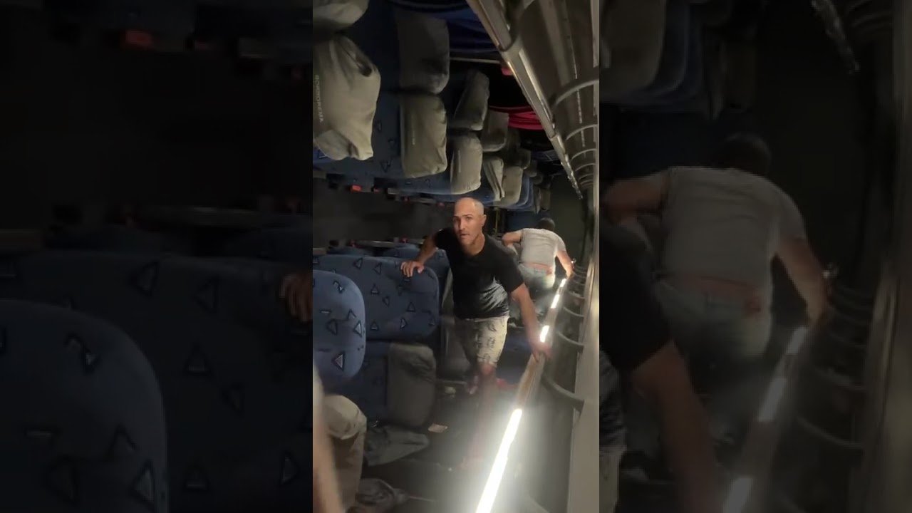 Ônibus capota após colidir com carreta na Br-232 no Distrito de Bonança em Moreno !