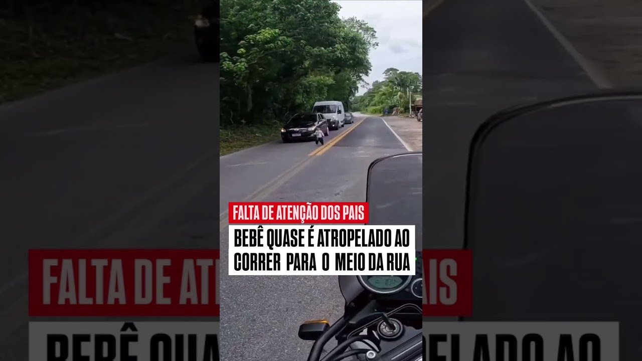 FALTA DE ATENÇÃO DOS PAIS BEBÊ QUASE É ATROPELADO A CORRER PARA O MEIO DA BR !