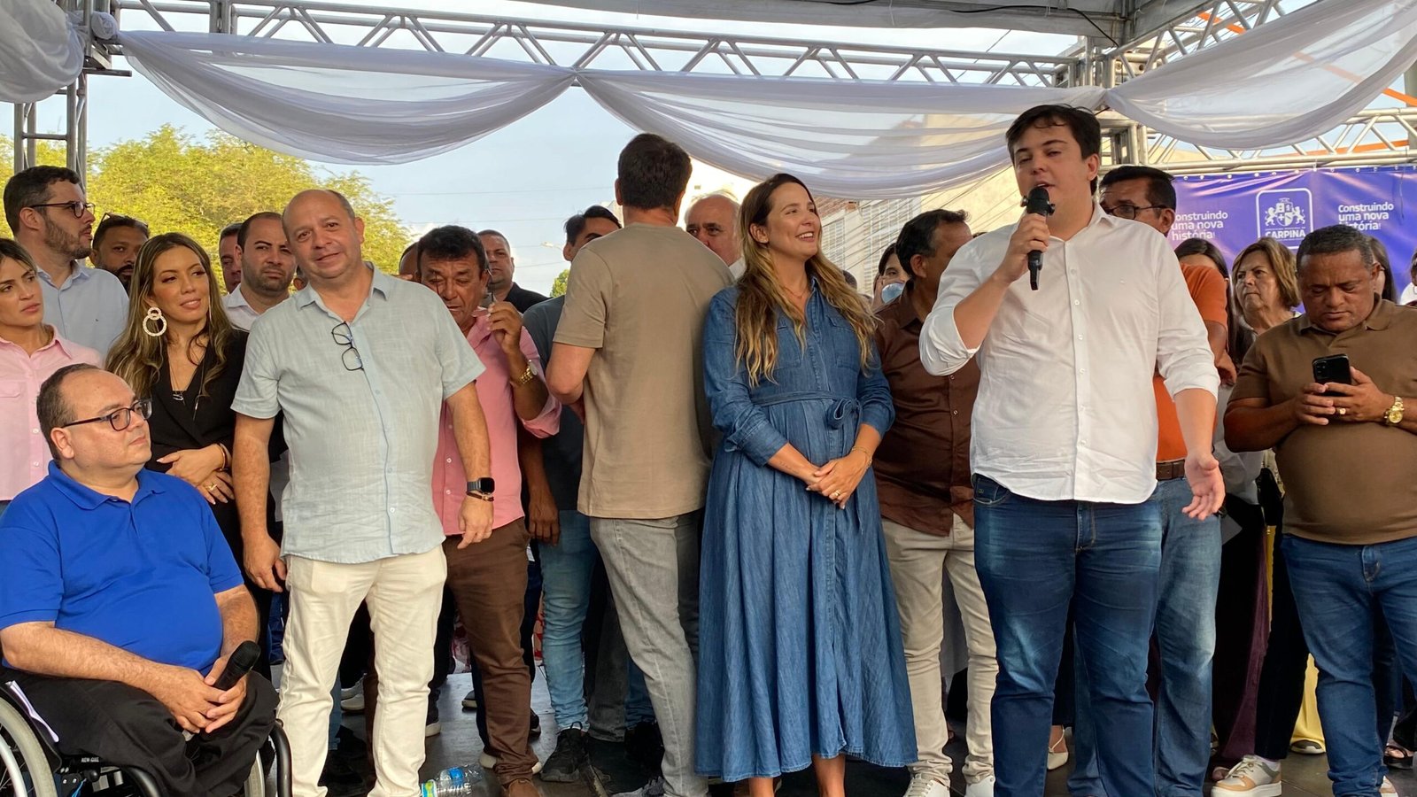 PREFEITA EDUARDA GOUVEIA DE CARPINA REALIZOU A ENTREGA DE 10 ÔNIBUS E INAUGUROU A POLICLÍNICA ESPECIALIDADE DR ALDO MOTA