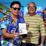 NÃO PODERIA FALTAR ELE O CANTOR ALMIR ROUCHE AO LADO DO PREFEITO PAULO GALVÃO QUE DEU O PASSAPORTE DO PERNAMBUCO MEU PAÍS