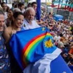 RAQUEL LYRA RECEBE PRESIDENTE LULA NO DESFILE DO GALO DA MADRUGADA